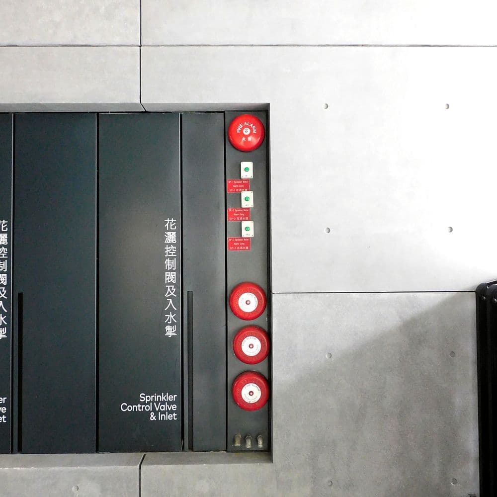 Fire-protection control cabinet with red controls